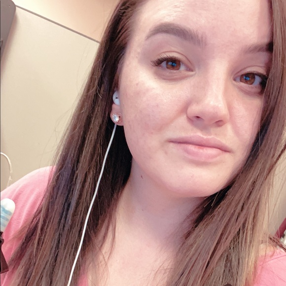 Meet The Posher | Audri - Picture 2 of 2